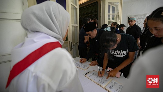 Suasana Rumah Duka Guruh Soekarnoputra