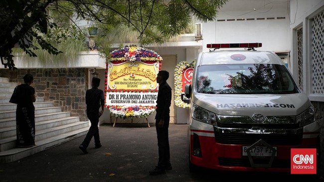 Suasana Rumah Duka Guruh Soekarnoputra
