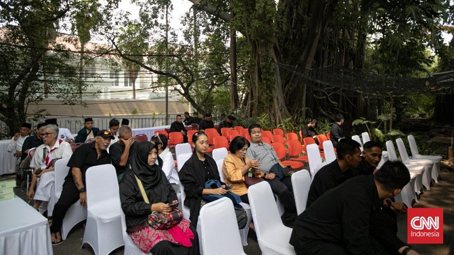 Suasana Rumah Duka Guruh Soekarnoputra