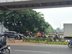 Viral Pemotor Lindas Taman di Kolong Flyover Pesing Jakbar, Jadi Jalan Pintas