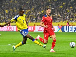 Isak Dipulangkan ke Liverpool karena Cedera saat Bela Swedia