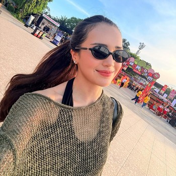 Get The Look: Ide Outfit Nonton Konser yang Antigerah ala Beby Tsabina