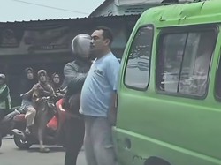 Viral Sopir Angkot Cekcok dengan Pemotor di Bogor, Motor Sampai Ditendang