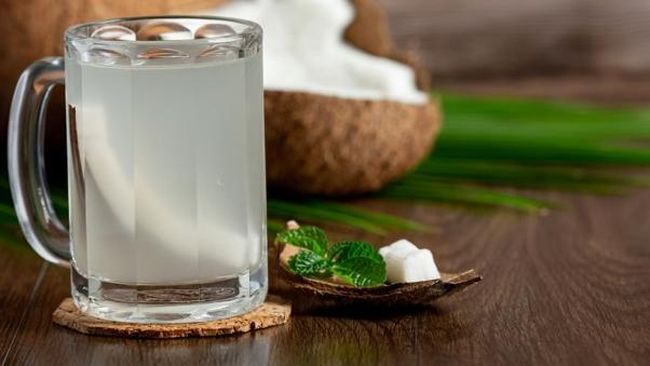 6 Manfaat Air Kelapa yang Harus Kamu Tahu