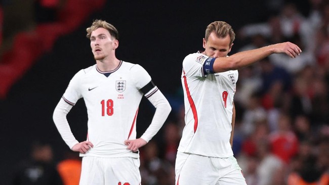 Soccer Football - Nations League - Group A3 - England v Spain - Wembley Stadium, London, Britain - September 26, 2026 England's James Garner and Harry Kane look dejected after Spain's Mikel Oyarzabal scores their third goal REUTERS/David Klein