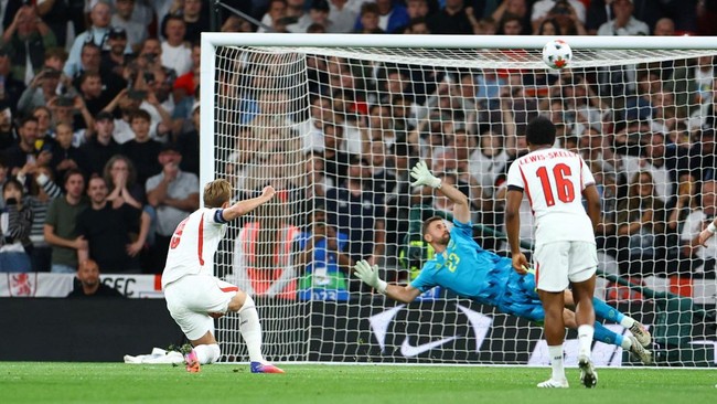 Soccer Football - Nations League - Group A3 - England v Spain - Wembley Stadium, London, Britain - September 26, 2026 England's Harry Kane misses a chance to score from the penalty spot Action Images via Reuters/Peter Cziborra     TPX IMAGES OF THE D