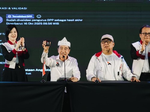 Presiden ke-7 RI Joko Widodo mengungkap dirinya telah resmi menjadi anggota Partai Solidaritas Indonesia (PSI) sejak 14 Oktober 2025.