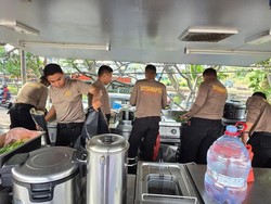 Polda Metro Buka Dapur untuk Korban Kebakaran di Pademangan Jakut