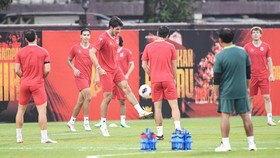 Sejumlah pesepak bola Tim Nasional Indonesia berlatih saat latihan resmi menjelang pertandingan kedua dalam FIFA ASEAN Cup 2026 di Stadion PTIK, Jakarta, Minggu (27/9/2026). Latihan resmi tersebut menjelang melawan Tim Nasional Malaysia pada Senin (2