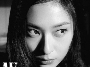 Menjadi trainee sejak muda ternyata menjadi salah satu keputusan terbesar dalam hidup Krystal Jung. Saat usia 12 tahun, ia belum memahami seberapa besar pilihan tersebut akan memengaruhi perjalanan hidup dan kariernya hingga sekarang./ Foto: W Korea