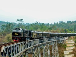 Fotografi Kereta Api: Hobi Berdarah-darah Irham hingga ke Garut