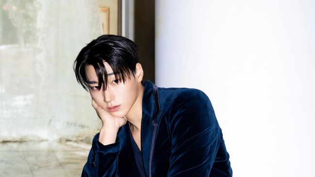 Intip Gaya San ATEEZ Saat Menghadiri Dolce dan Gabbana Spring/Summer 2027 Fashion Show