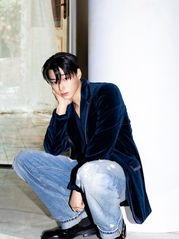 Intip Gaya San ATEEZ Saat Menghadiri Dolce & Gabbana Spring/Summer 2027 Fashion Show