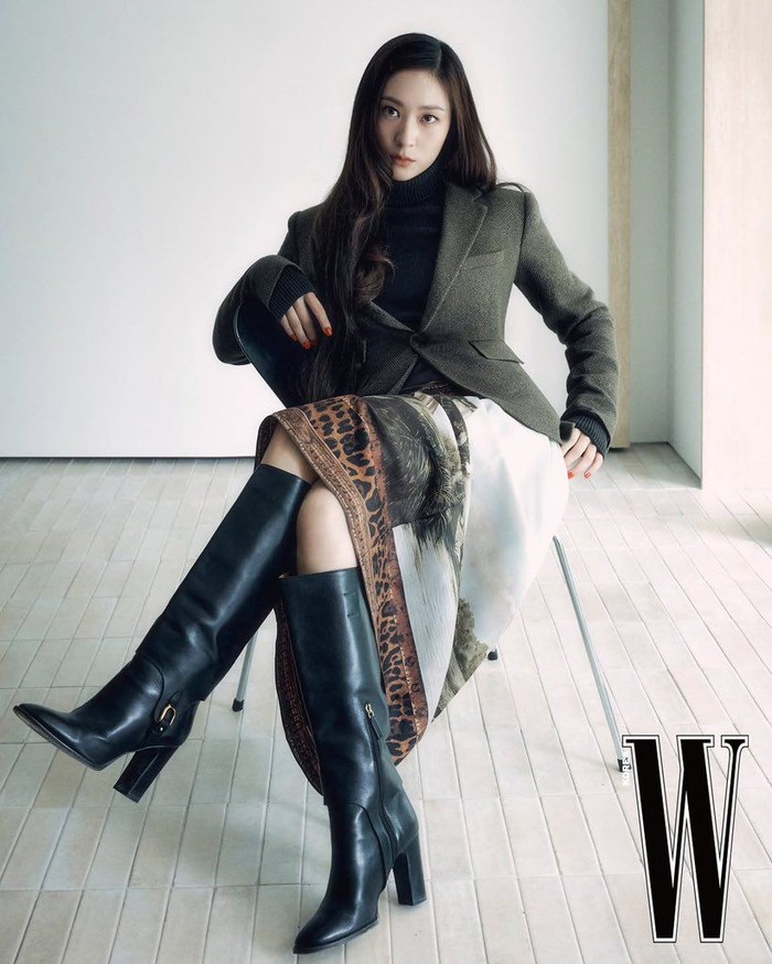 Setelah menyelesaikan sejumlah proyek akting, ia juga tengah mengerjakan album dan berharap bisa terus menunjukkan karya terbaiknya kepada penggemar./ Foto: W Korea