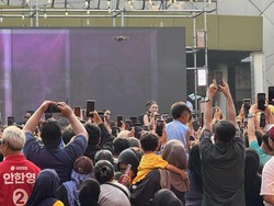 Ada Tari Daerah hingga Ayu Ting Ting, Warga Penuhi Jakarta Penuh Warna di CFD