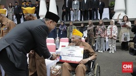 Wamen Komdigi Angga Raka di Peringatan Hari Bhakti Pos dan Telekomunikasi (Postel) ke-81 di Bandung