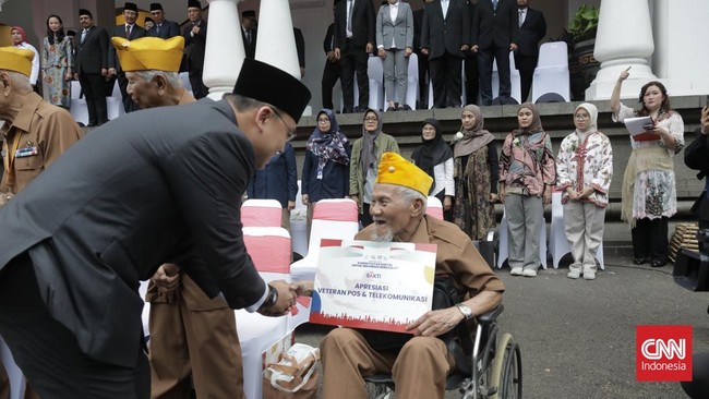 Wamen Komdigi Angga Raka di Peringatan Hari Bhakti Pos dan Telekomunikasi (Postel) ke-81 di Bandung