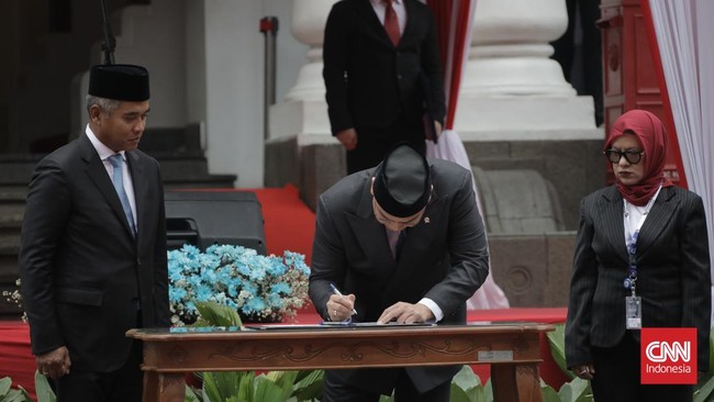 Wamen Komdigi Angga Raka di Peringatan Hari Bhakti Pos dan Telekomunikasi (Postel) ke-81 di Bandung