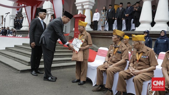 Wamen Komdigi Angga Raka di Peringatan Hari Bhakti Pos dan Telekomunikasi (Postel) ke-81 di Bandung