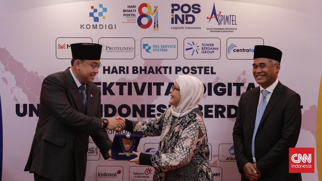Puncak peringatan Hari Bhakti Pos dan Telekomunikasi (Postel) ke-81 digelar di Kantor Pusat PT Pos Indonesia, Kota Bandung, pada Minggu (27/9). Dalam perayaan tahun ini, salah satu rangkaiannya yakni pemberian apresiasi dan penghargaan kepada sejumla