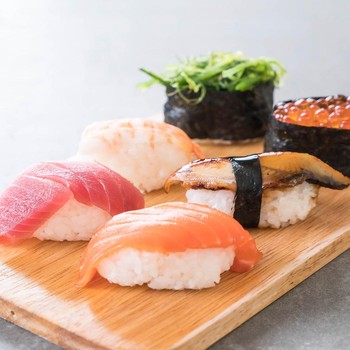 7 Cara Makan Sushi yang Benar Sesuai Tradisi Jepang