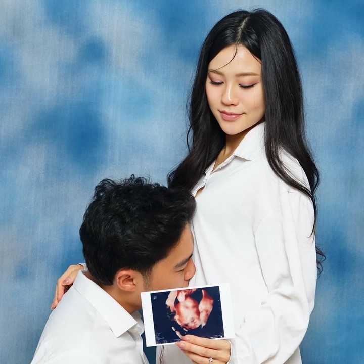 <p>Adik Jess No Limit ini mengaku tak menyangka dirinya dan suami akan kedatangan calon anggota baru di keluarganya. "WE&rsquo;RE HAVING A BABY! Ga nyangka kita udah ga berdua tapi bertiga see you soon little one!" tulis Jessica Jane. (Foto: @jessicajane99).</p>