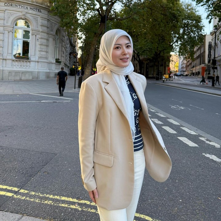 <p>Setibanya di Inggris, Ayana tak ingin melewwatkan kesempatan untuk jalan-jalan sebelum masuk kampus. &ldquo;London <em>bound.</em> Lagi keliling-keliling dulu di sini sebelum besok pergi ke #Oxford,&rdquo; tulis Ayana.&nbsp;(Foto: Instagram @xolovelyayana)</p>
