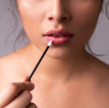 BeauPicks: 5 Tinted Lip Balm yang Bikin Bibir Tampak Segar dan Tetap Lembap