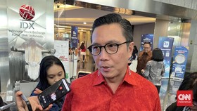 Bursa Efek Indonesia (BEI) membantah penerapan batas harga terendah saham menjadi Rp1 di pasar reguler dan pasar tunai menyebabkan Indeks Harga Saham Gabungan (IHSG) melemah pada hari ini (28/9).Direktur Utama BEI Jeffrey Hendrik menegaskan penghapus