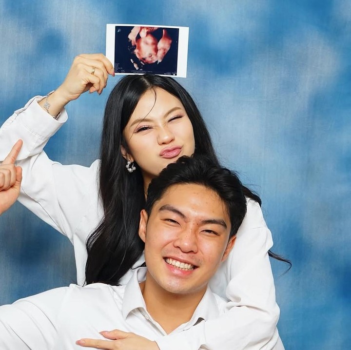 <p>Di sisi lain, Jessica Jane dan Erwin menunjukkan momen mesra dan hangat seraya memamerkan saling berpelukan ke arah kamera. Mereka tampak benar-benar bahagia menyandang status baru sebagai calon orang tua.(Foto: @jessicajane99).</p>