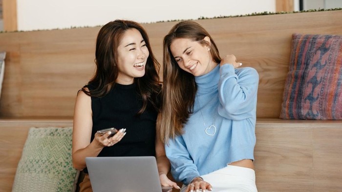 7 Cara agar Orang Lain Senang Berteman Denganmu