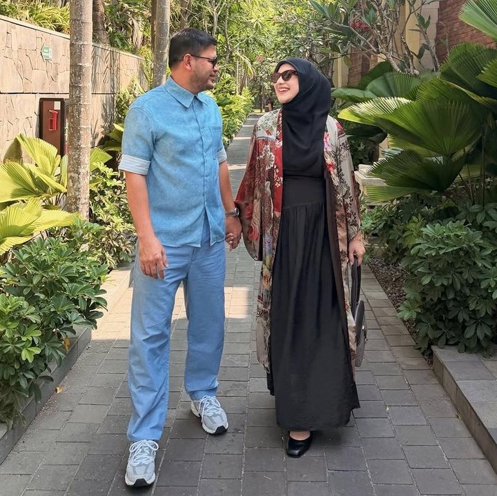 <p>Irish Bella dan sang suami, Haldy Sabri membagikan sejumlah momen babymoon penuh kemesraan di akun Instagramnya. Pada foto-foto unggahannya, Irish tampak begitu bahagia menikmati momen babymoon bersama sang suami di Yogyakarta (Foto:Instagram @_irishbella_)</p>