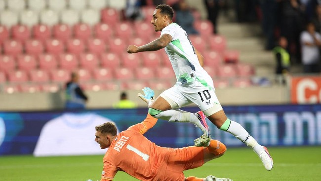 Soccer Football - Nations League - Group B3 - Israel v Republic of Ireland - Nagyerdei Stadion, Debrecen, Hungary - September 27, 2026 Republic of Ireland's Adam Idah scores their second goal REUTERS/Bernadett Szabo