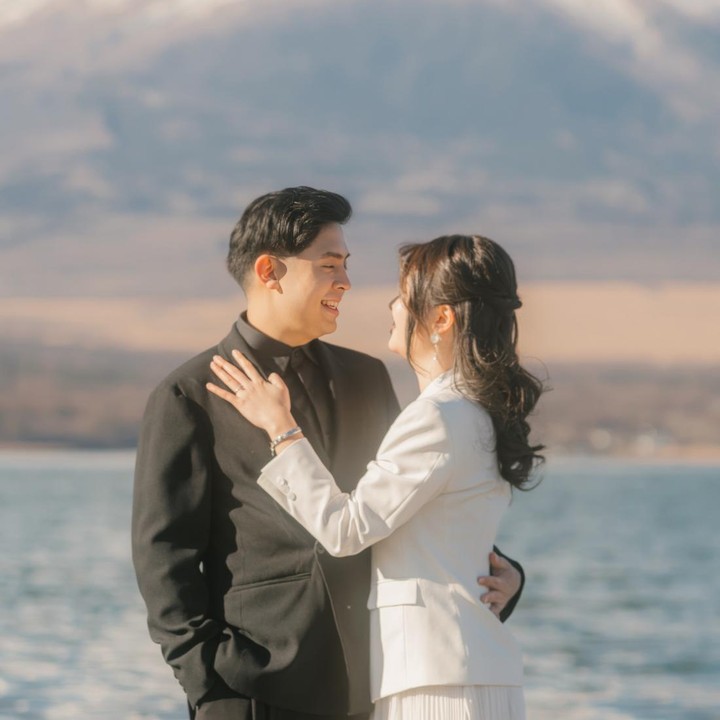<p>YouTuber Jerome Polin kembali mencuri perhatian publik. Ia baru saja mengumumkan kabar bahagia bahwa dirinya telah melamar sang kekasih, Gracia Caroline, Bunda. (Foto: Instagram @jeromepolin)</p>