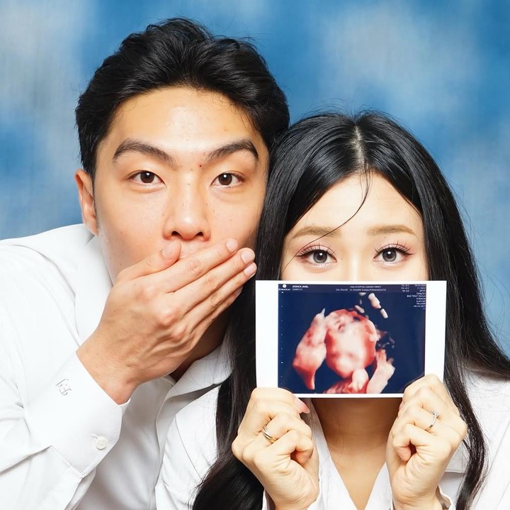 <p>Jessica Jane mengumumkan kabar bahagia kehamilan anak pertamanya dengan sang suami, Erwin Phang ke publik. Ia mengunggah sejumlah potret maternity shoot di akun Instagram pribadinya pada Minggu 27/9/2026.(Foto: @jessicajane99)</p>