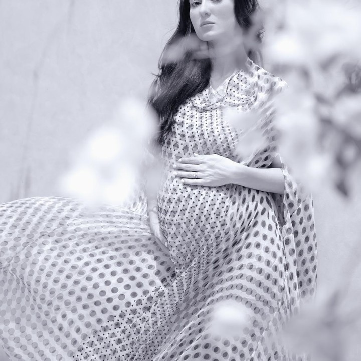<p>Kabar terbaru datang dari aktris cantik Julie Estelle yang baru saja membagikan momen maternity shoot lewat unggahan instagram-nya (Foto: Instagram @julstelle)</p>