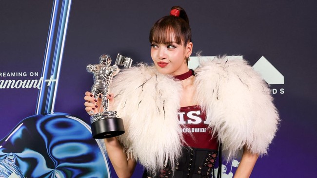LOS ANGELES, CALIFORNIA - SEPTEMBER 27: LISA, winner of the Best Pop award for