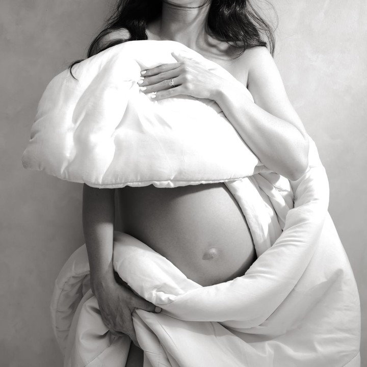<p>Maternity shoot ini menjadi momen Julie Estelle mengabadikan perjalanan kehamilan keduanya. Dalam waktu dekat, Julie dan David akan menyambut anggota baru di antara keluarga kecil mereka. (Foto: Instagram @julstelle)</p>