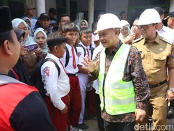 Mendikdasmen Tinjau Progres Revitalisasi SDN 1 Kedungjaya Cirebon