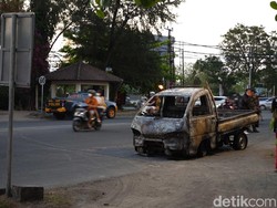 Pikap Bawa 400 Liter Pertamax Terbakar di Bypass Ngurah Rai