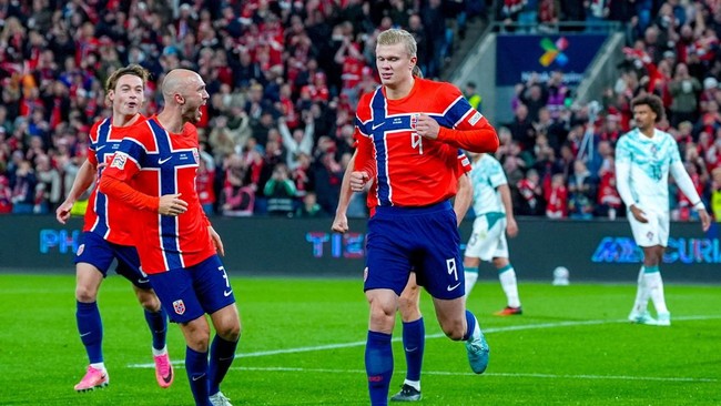 Soccer Football - Nations League - Group A4 - Norway v Portugal - Ullevaal Stadion, Oslo, Norway - September 27, 2026 Norway's Erling Haaland celebrates scoring their first goal with Fredrik Aursnes . Lise Aserud/NTB via REUTERS