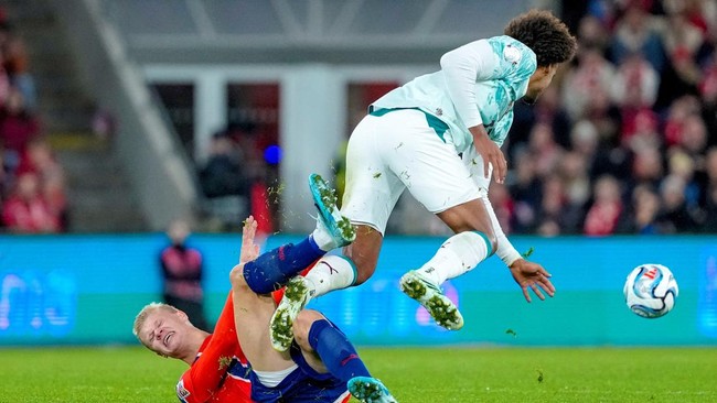 Soccer Football - Nations League - Group A4 - Norway v Portugal - Ullevaal Stadion, Oslo, Norway - September 27, 2026 Norway's Erling Haaland in action with Portugal's Renato Veiga. Cornelius Poppe/NTB via REUTERS