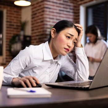 3 Kalimat yang Diucapkan Orang Saat Alami Tekanan Mental dan Emosional di Tempat Kerja