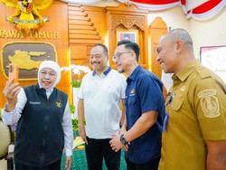 Khofifah Sapa Lifter Peraih Emas dan Perunggu Asian Games 2026