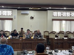 Disnaker Akui Ditegur Koster Saat UMP 2026 Hanya Naik Rp 200 Ribu