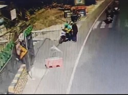 Terekam CCTV, Pedagang Es Krim di Kota Batu Ditipu-Motor Dibawa Kabur