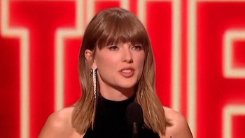 Taylor Swift Menang Video of the Year VMA, Dedikasikan ke Dolly Parton