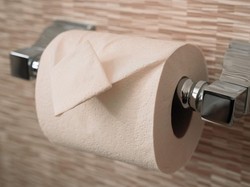 Kenapa Ujung Tisu Toilet Hotel Sering Dilipat Segitiga? Ternyata Ini Maksudnya...