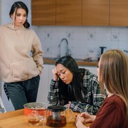 4 Pertimbangan Sebelum Menengahi Konflik Antar Sahabat