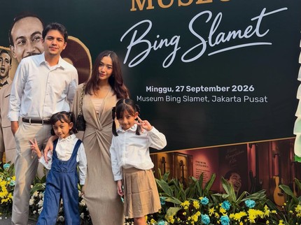 Potret Adzana dan Rizky Alatas Hadiri Peresmian Museum Sang Kakek Bing Slamet